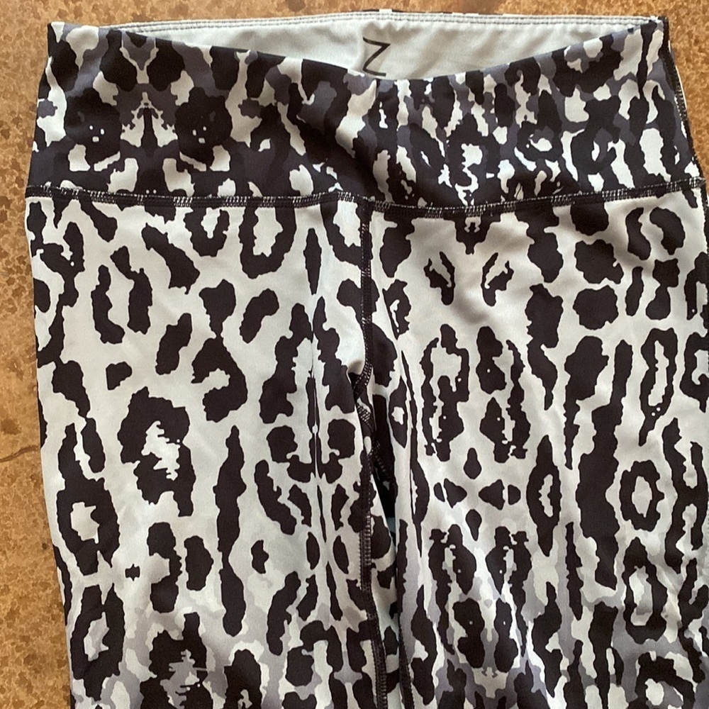 Z by Zella grey cheetah animal print high waist below the knee capri leggings